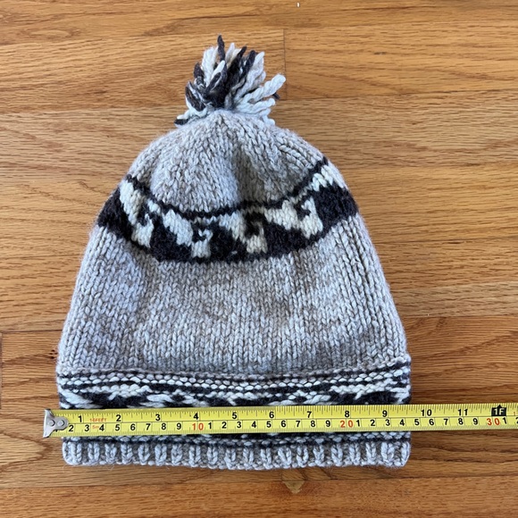 Winter hat - Picture 4 of 7